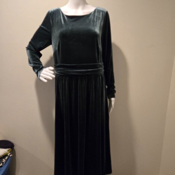 Boden Dresses & Skirts - NWT Boden Abigail Velvet Long Sleeved Dress Dark Green 10
